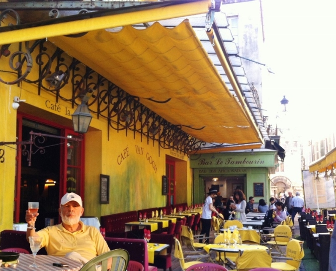 william-perry-at-the-van-gogh-cafe-in-arles-france-during-toujours-provence-800x645